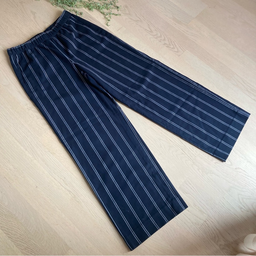 Wide legged trousers